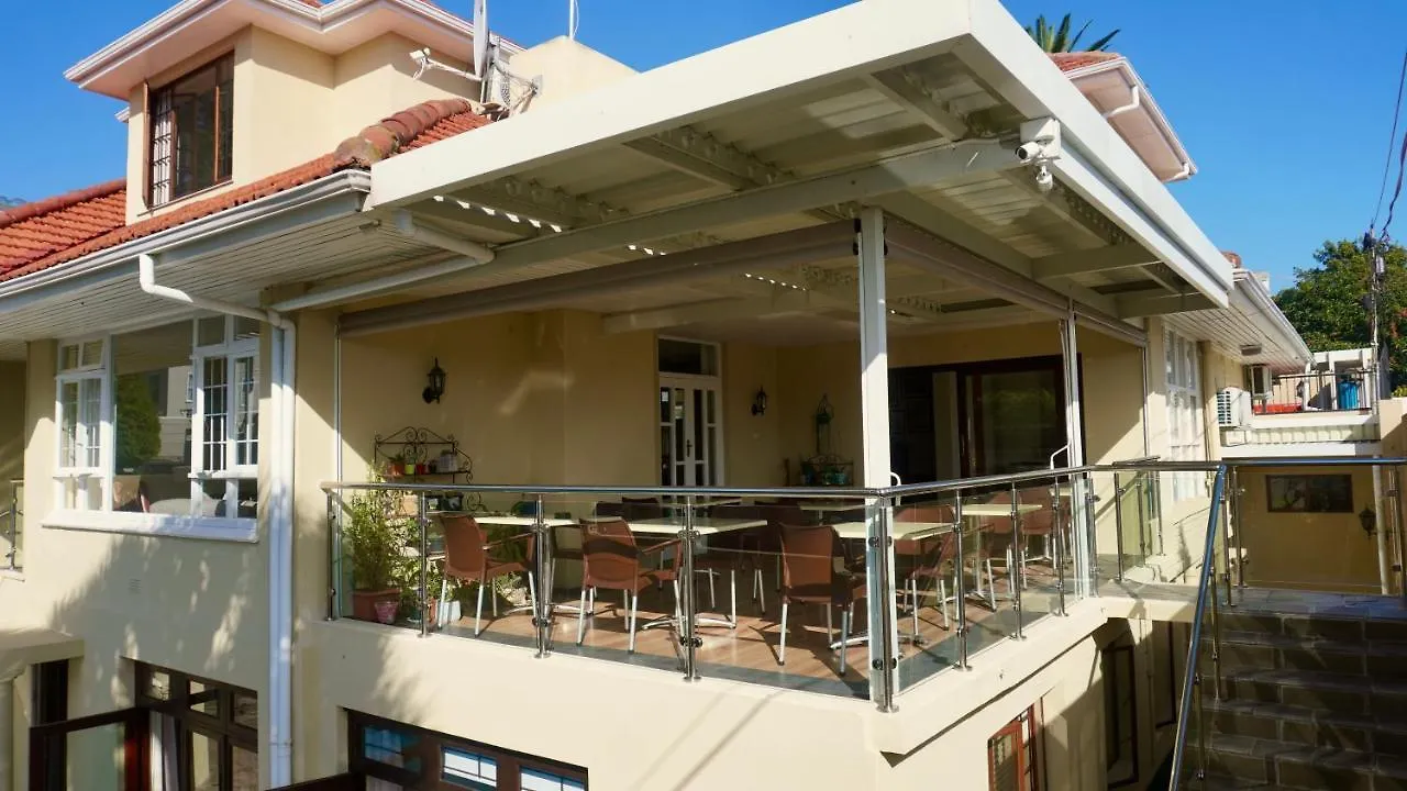 Sundown Manor Guest House Le Cap